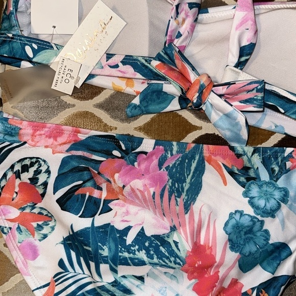 New Raisins Girls - Picture 4 of 8